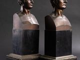 paire de bustes en bronze d'un homme et d'une femme