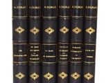un lot de six livres noirs ornés de dorures