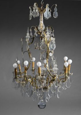 Lustre cage en bronze doré à neuf bras de lumières, pampille…