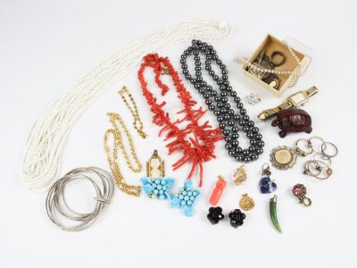 Lot de bijoux fantaisie vintage