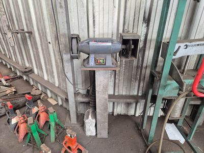 une machine placée au milieu d'une pièce