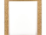 un cadre or antique sur fond blanc