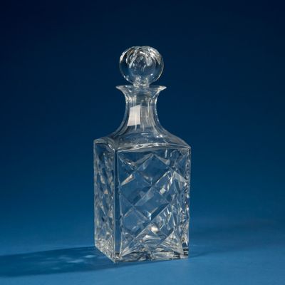 SAINT-LOUIS. Carafe à Whisky et son bouchon en cristal taill…