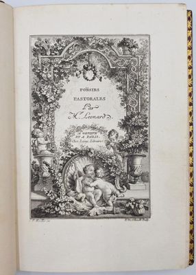 un livre ouvert sur lequel figure un dessin en noir et blanc représentant une femme et un enfant