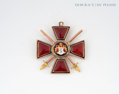 une croix rouge et dorée sur fond blanc