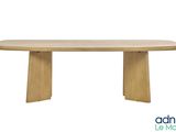un gros plan d'une table en bois sur fond blanc