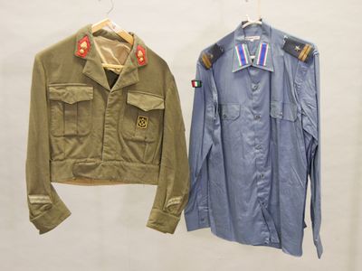 Blouson de l’armée belge avec insignes du service de santé, …
