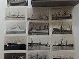beaucoup de vieilles photos de bateaux sur la table