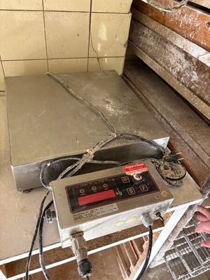 1 balance de marque AGOSTINI.