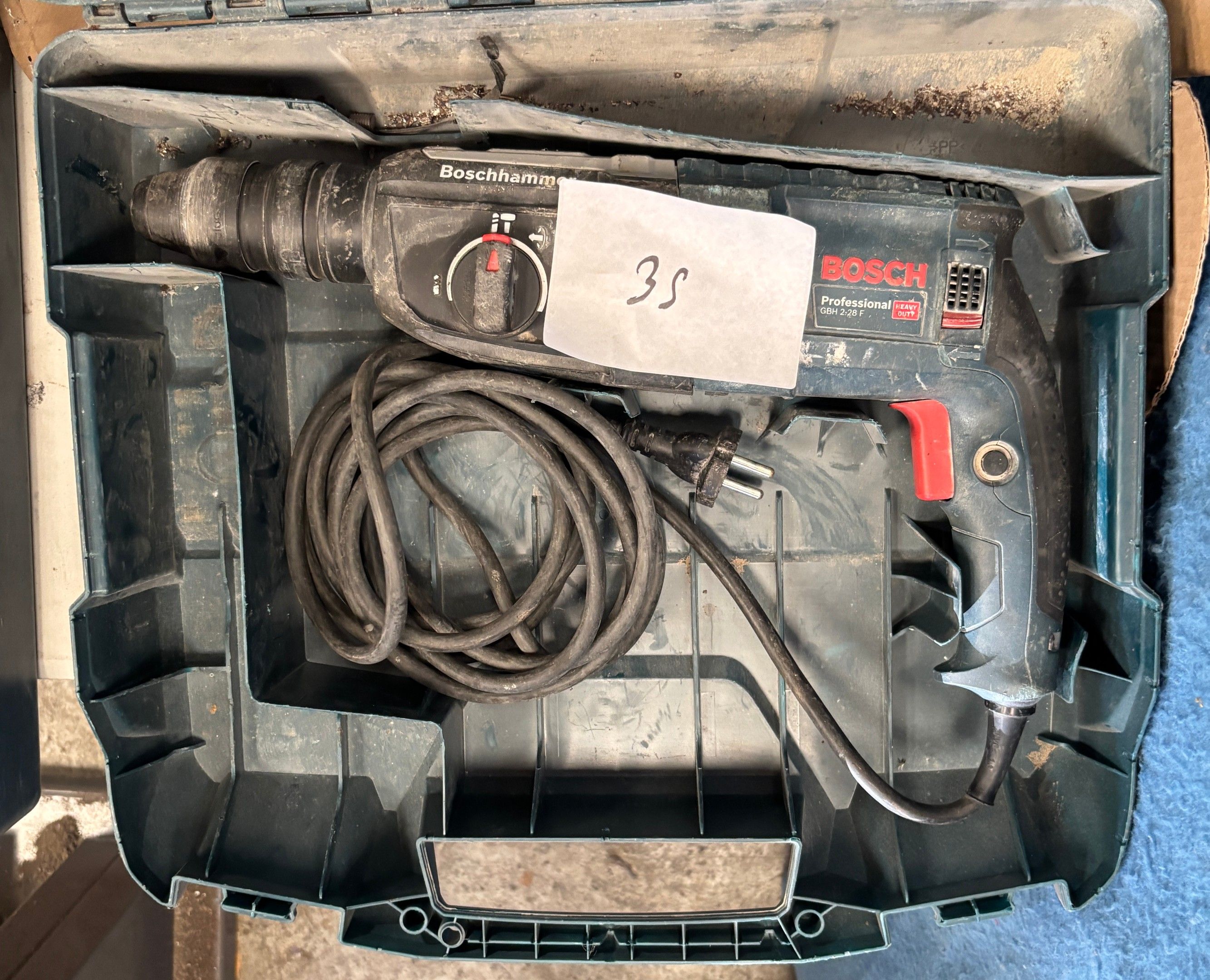 Perforateur filaire BOSCH GBH 2-28F Vendu sur requête volontaire, frais acheteur 25% TTC, pas de TVA récupérable