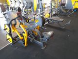 yellow and black gym equipment are lined up in a row