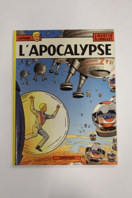 la couverture d'une bande dessinée représentant un homme en combinaison spatiale