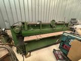 Une « Green Machine » est entreposée dans un entrepôt, au milieu de cartons et d’autres objets.