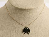 gros plan d'un collier sur un mannequin mannequin mannequin mannequin mannequin mannequin mannequin mannequin mannequin