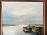 un tableau représentant trois bateaux posés sur la plage
