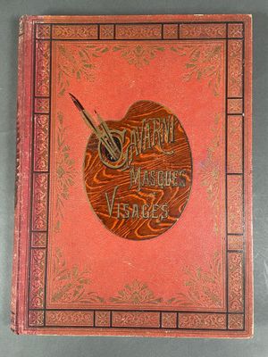 un vieux livre posé sur une table, surmonté d'une horloge