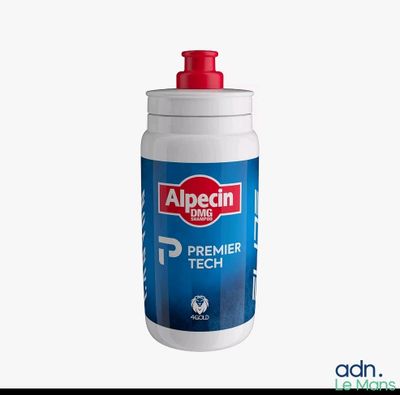 une photo d'un flacon d'Alpecin à côté d'un tube de dentifrice