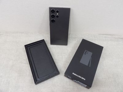 une image représentant une boîte noire contenant un téléphone portable