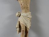 statue de Jésus sur la croix sur fond blanc