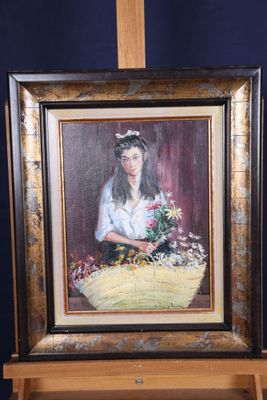 un tableau représentant une femme tenant un panier de fleurs posé sur un chevalet