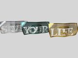 deux feuilles de papier sur lesquelles sont écrits les mots « sauve ta vie »