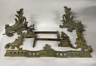 Accessoire de cheminé en bronze doré comprenant devant de fo…