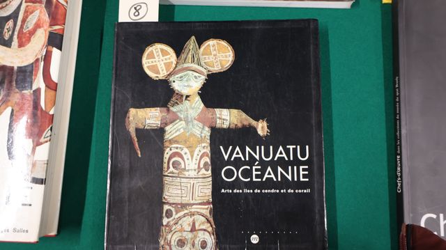 VANUATU OCEANIE. Arts des iles de cendre et de corail. Réunion de...