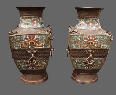 Paire de vases cloisonnés en bronze Haut.