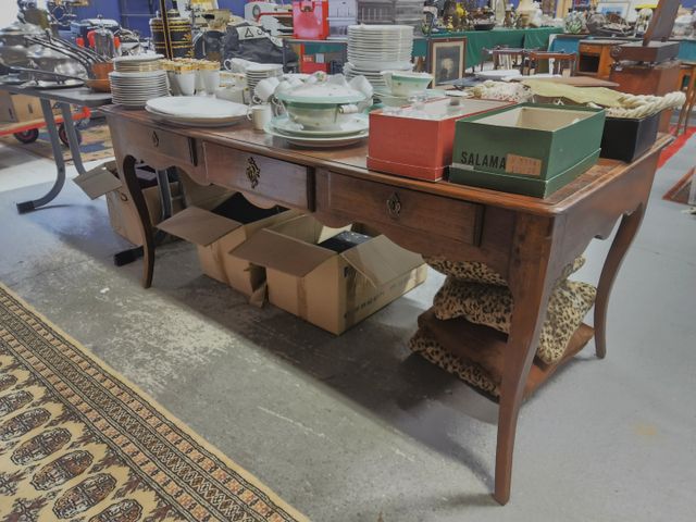 Bureau plat ouvrant à trois tiroirs en ceinture. H 70 L 160 l 80 ...