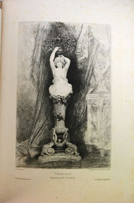 un vieux livre sur lequel figure le dessin d'une femme debout sur un piédestal