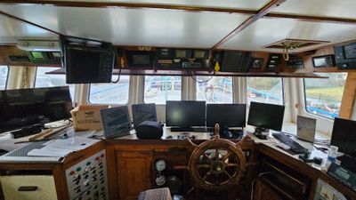 Photos complémentaires du chalutier "Le Lucky" : poste de pi…