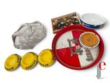 une assiette rouge avec une assiette rouge et blanche avec une assiette rouge et blanche avec une assiette rouge et blanche avec une assiette rouge et blanche avec une assiette rouge