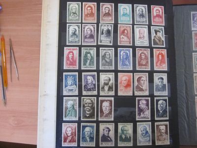 Trois classeurs de TP de France principalement TP neufs** en… - Photo 1