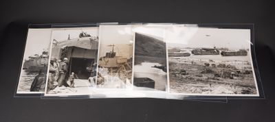 Photos du Débarquement. Cinq photos très grand format.