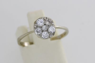Bague en or enrichie de brillants.