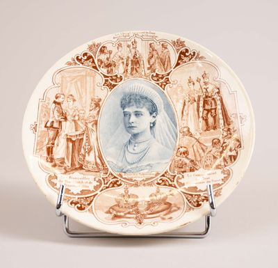 une photo d'une assiette sur laquelle figure l'image d'une femme