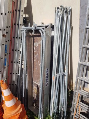 a pile of construction equipment sitting outside of a building