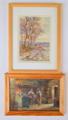 deux tableaux accrochés au mur d'une pièce