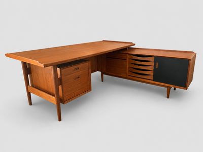 an image of a wooden desk with drawers and drawers