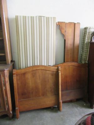 444.59 - Lit Une Place EN Noyer 2 - 3 Euro