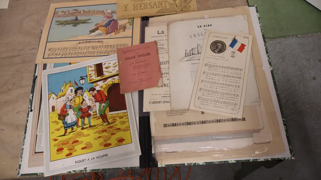 Partitions de chansons anciennes, diplômes