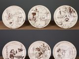 quatre assiettes sur lesquelles figurent un ours et d'autres animaux