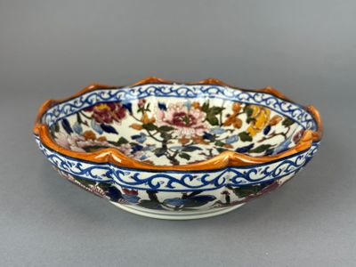 GIEN MELONNIÈRE - COUPE en faIence polylobée à décor de drag… - Photo 1