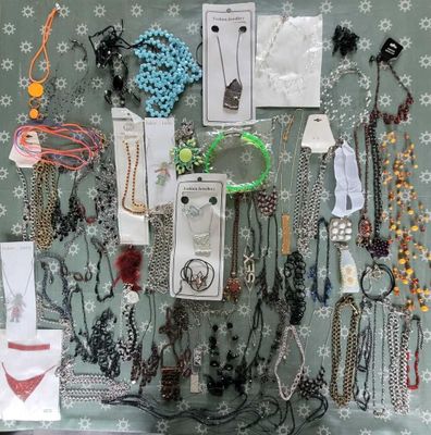 lot de 100 bijoux neuf