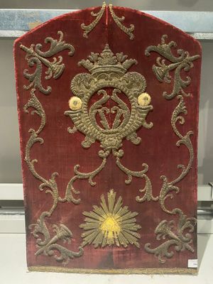 a red and gold plaque on display in a glass case
