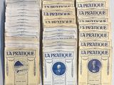 Plusieurs livres de littérature française sont empilés les uns sur les autres