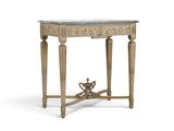une petite table avec un plateau en marbre sur fond blanc