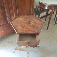 Guéridon tripode en bois fruitier ouvrant à un tiroir en cei… (photo 3)