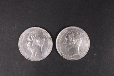 deux pièces d'argent, l'une représentant la tête d'une femme et l'autre celle d'un homme