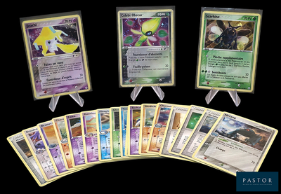 beaucoup de cartes sur la table